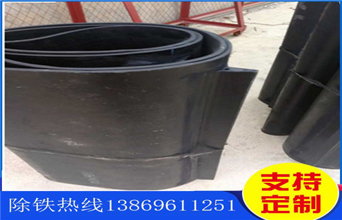 除鐵器皮帶，湖北除鐵器專用皮帶叫什么_浙江皮帶式除鐵器訂制跑偏原因及如何調_刮板價格